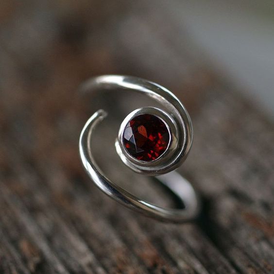 Vintage Red Zirconia Spiral Silver Ring