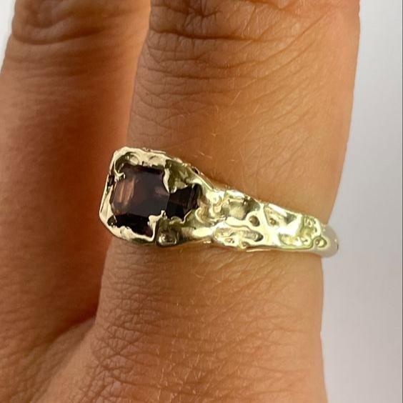 Vintage Gold Forget Garnet Crystal Ring