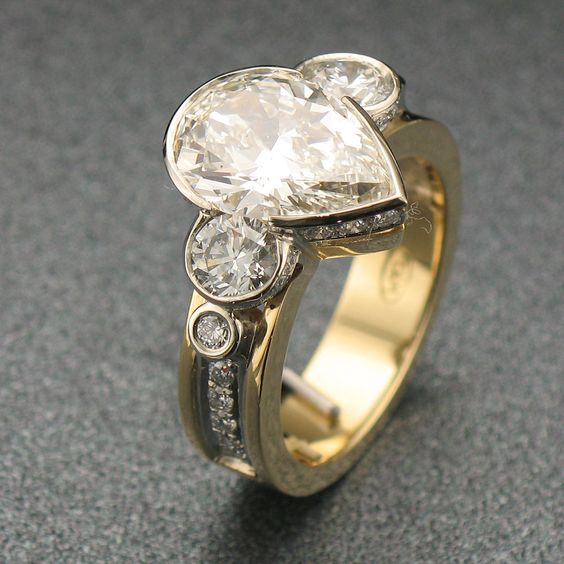 Vintage Glass Drop Gold Ring