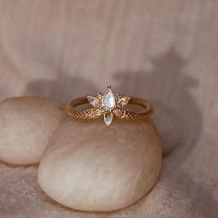 Bright Mesh Crystal Ring