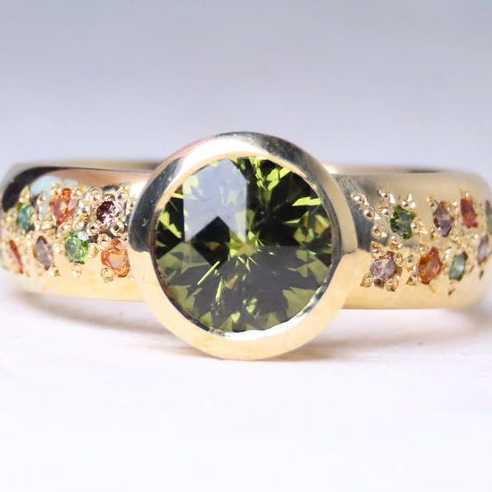 Vintage Olive Zirconia Inlaid Crystal Ring