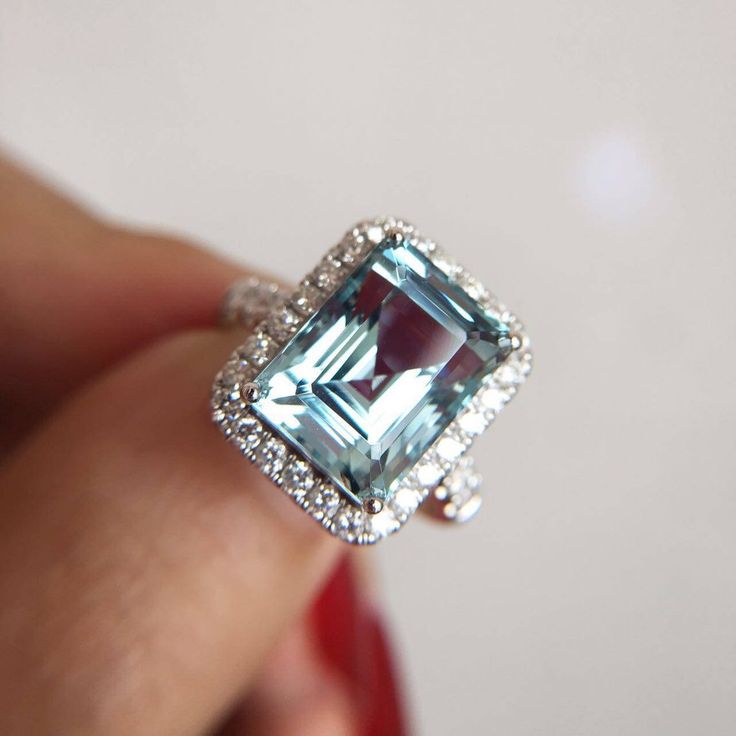 Vintage Beauty Blue Crystal Ring