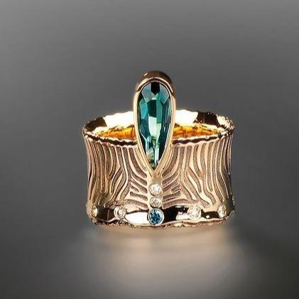 Vintage Gold Crystal Green Ring