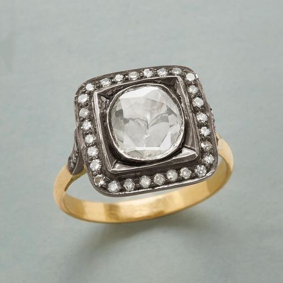 Vintage Inlaid White Glass Gold Ring