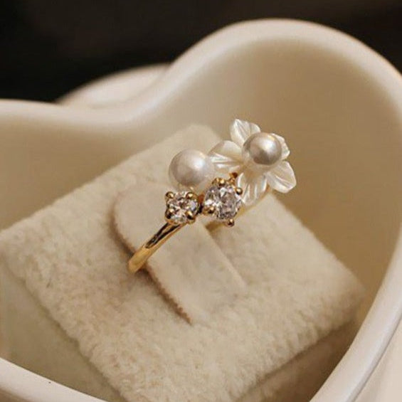 White Flower Pearl & Zirconia Gold Ring