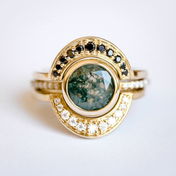 Vintage Green Stone Eye Gold Ring