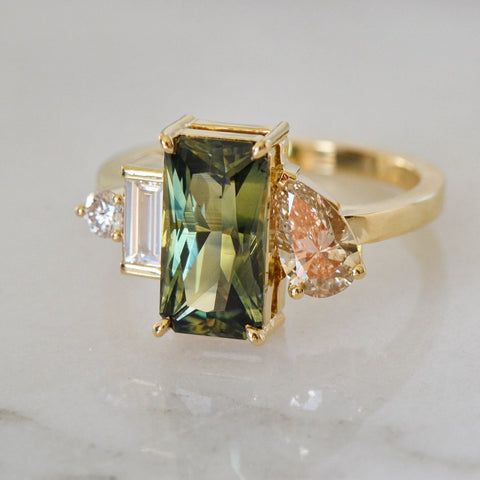 Vintage Green Glass Gold Ring