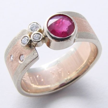 Vintage Garnet Glass Rose Silver Ring