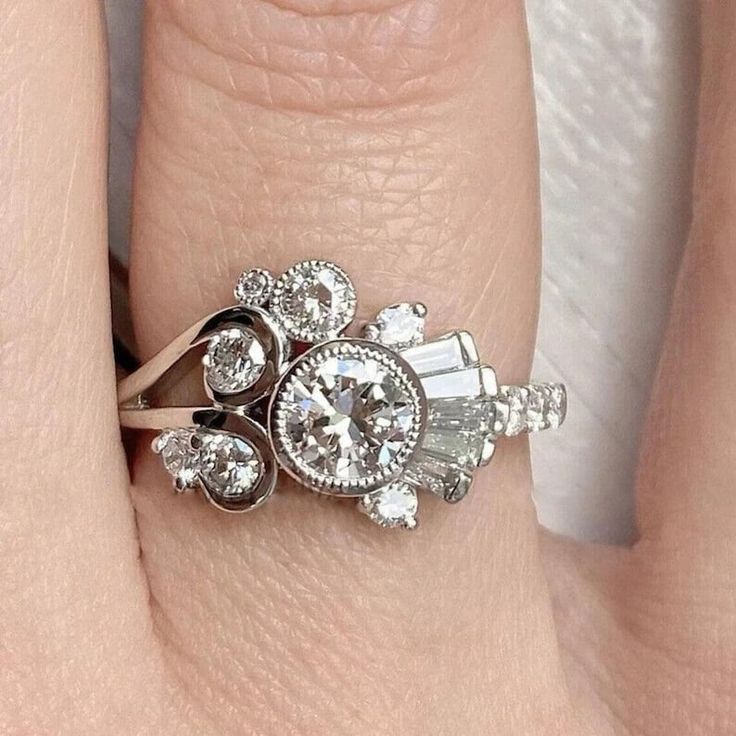 Vintage White Round Cut Zirconia Ring