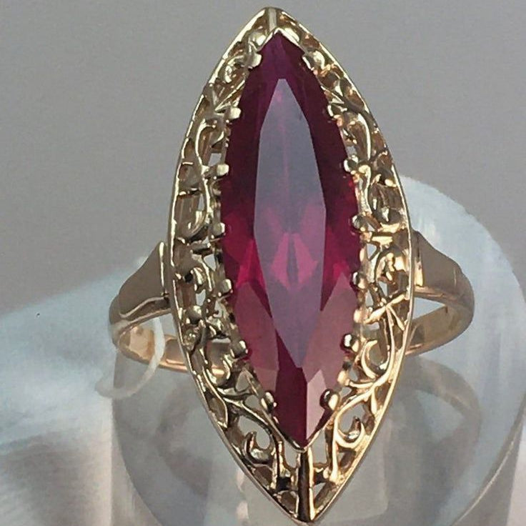 Red Crystal Gold Oval Ring