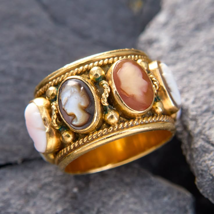 Vintage Unique Shell Cameo Gold Ring