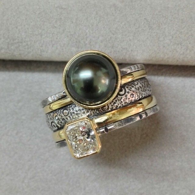 Vintage Gold Green Pearl Zirconia Ring