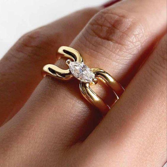 Vintage Golden Knotted Zirconia Ring