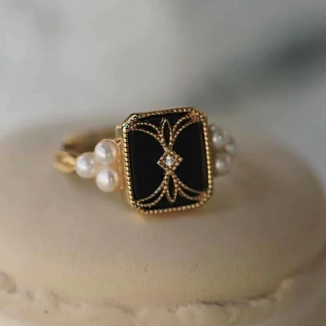 Vintage Black Pearl Golden Ring