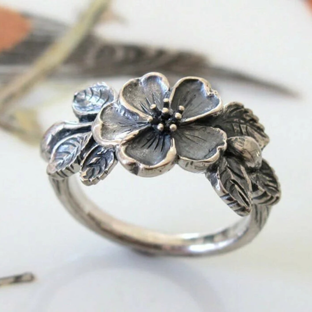 Vintage Silver Daisy Ring