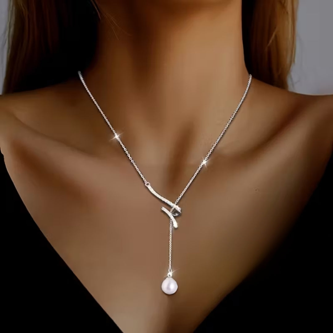 Bright Pearl Dangling Necklace