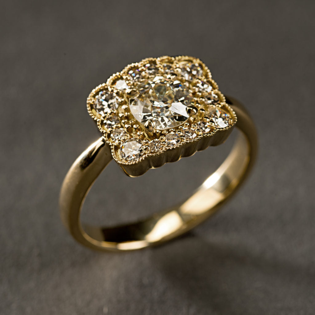 Vintage Sparkling Golden Ring