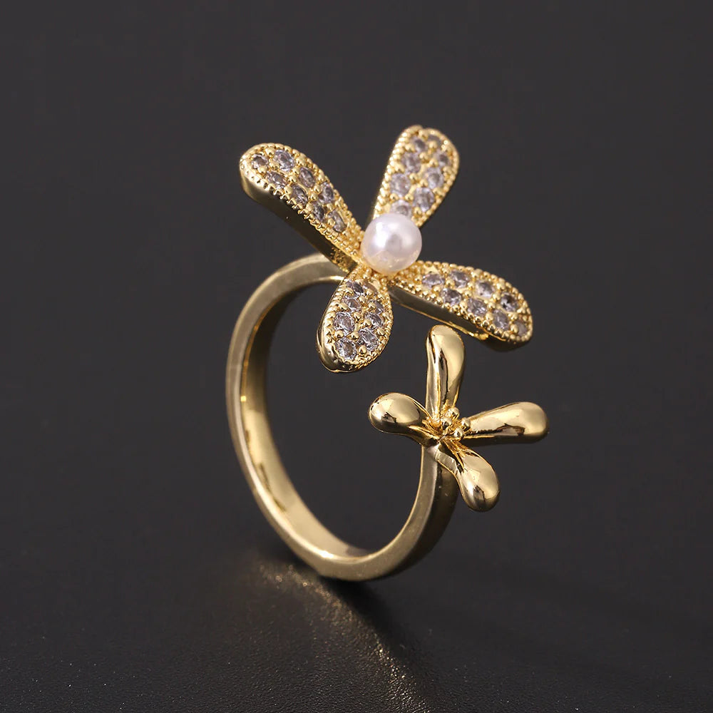 Vintage Bright Pearl Daisy Ring