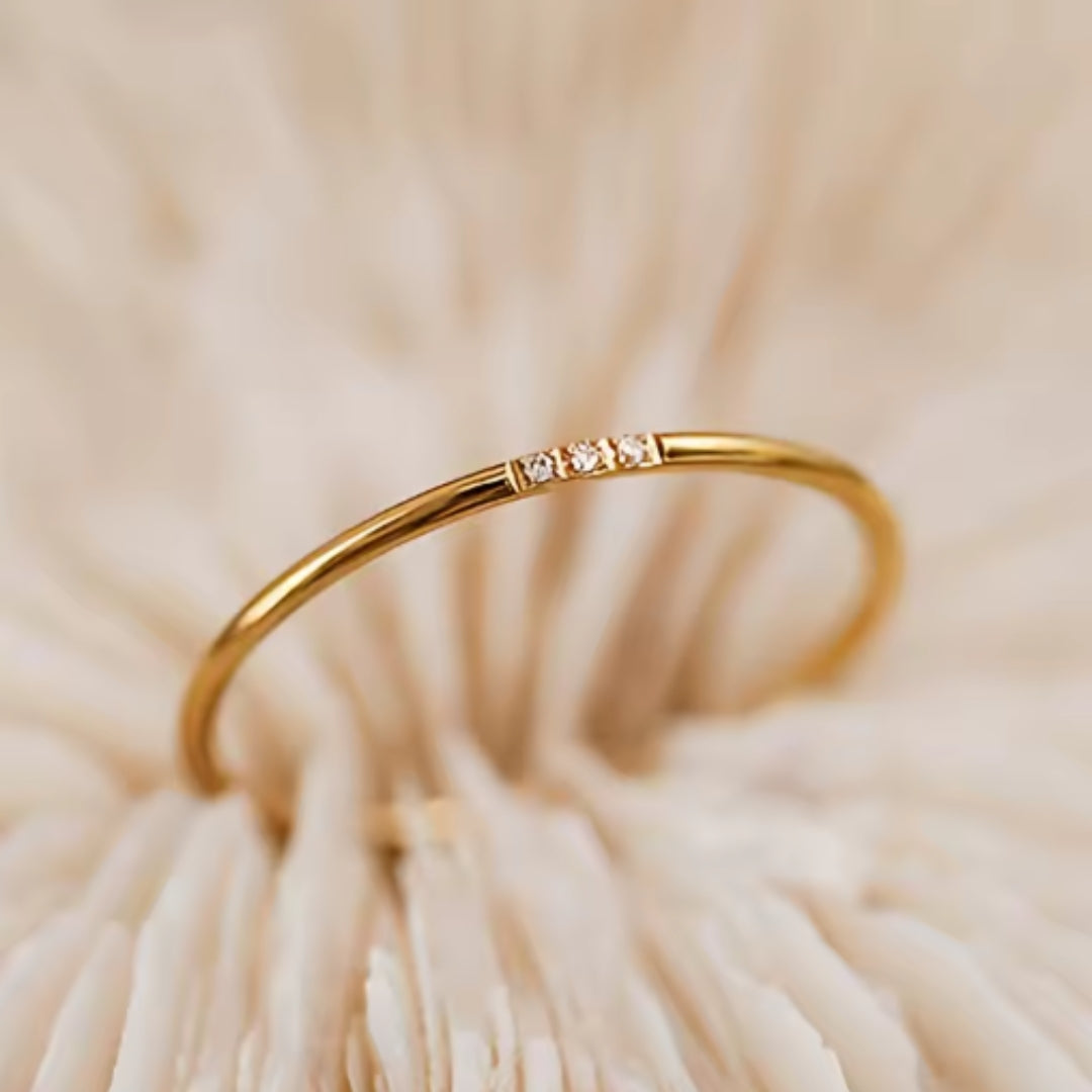 Thiny Zirconia Gold Ring
