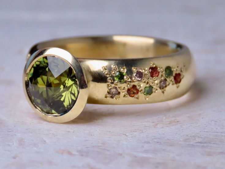 Vintage Olive Zirconia Inlaid Crystal Ring