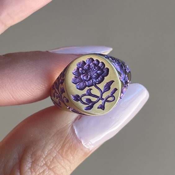 Vintage Purple Flower Seal Ring