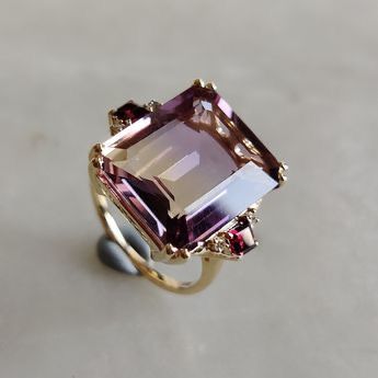 Vintage Violet Gold Ring