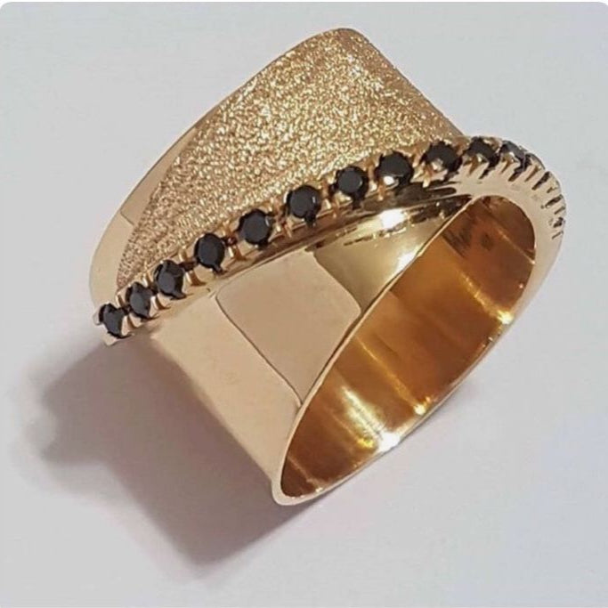 Vintage Golden Irregular Black Crystal Ring