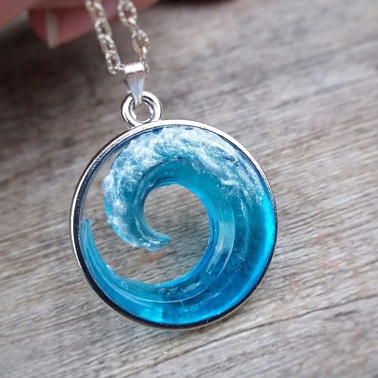 The Wave Silver Necklace