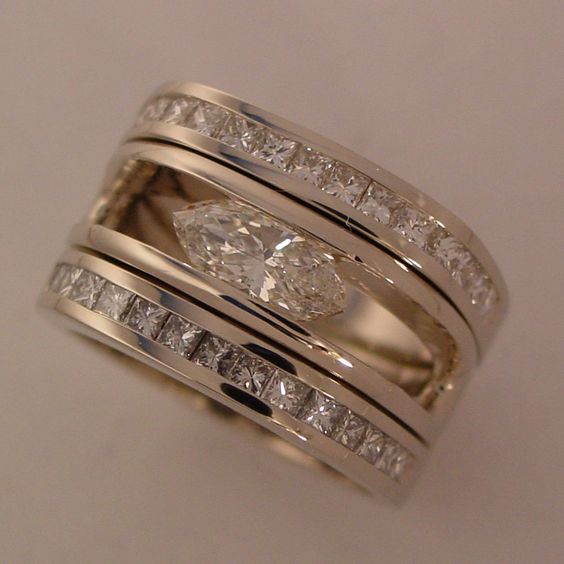 Vintage Silver Zirconia Inlaid Ring