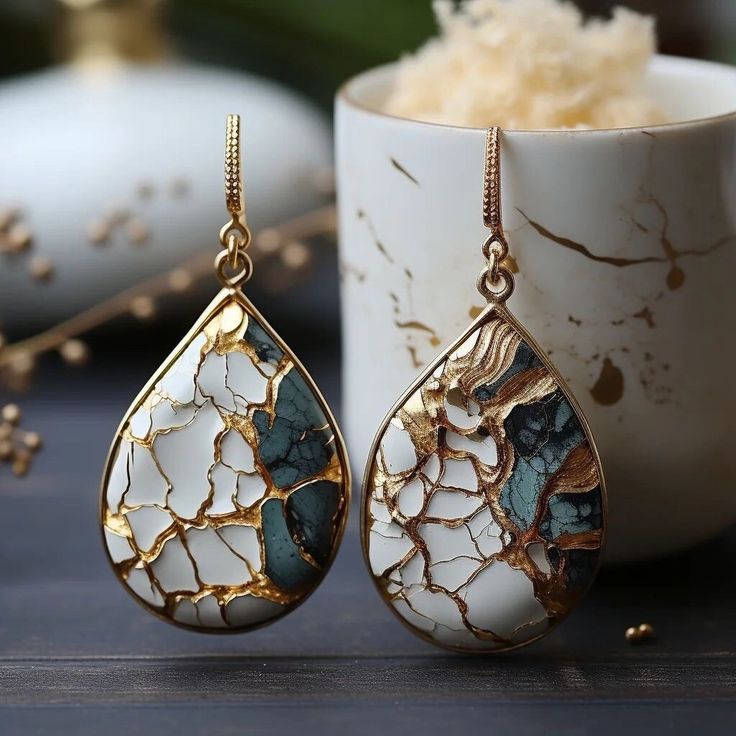 Vintage Drop Gold Natural Earrings