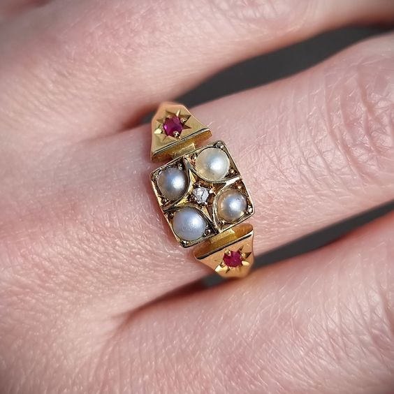 Vintage Inlaid Pearl Square Ring