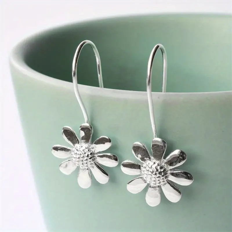 Vintage Silver Daisy Earrings