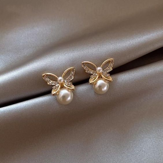 Vintage Butterfly Pearl Earrings – Timeless Treasures Brand