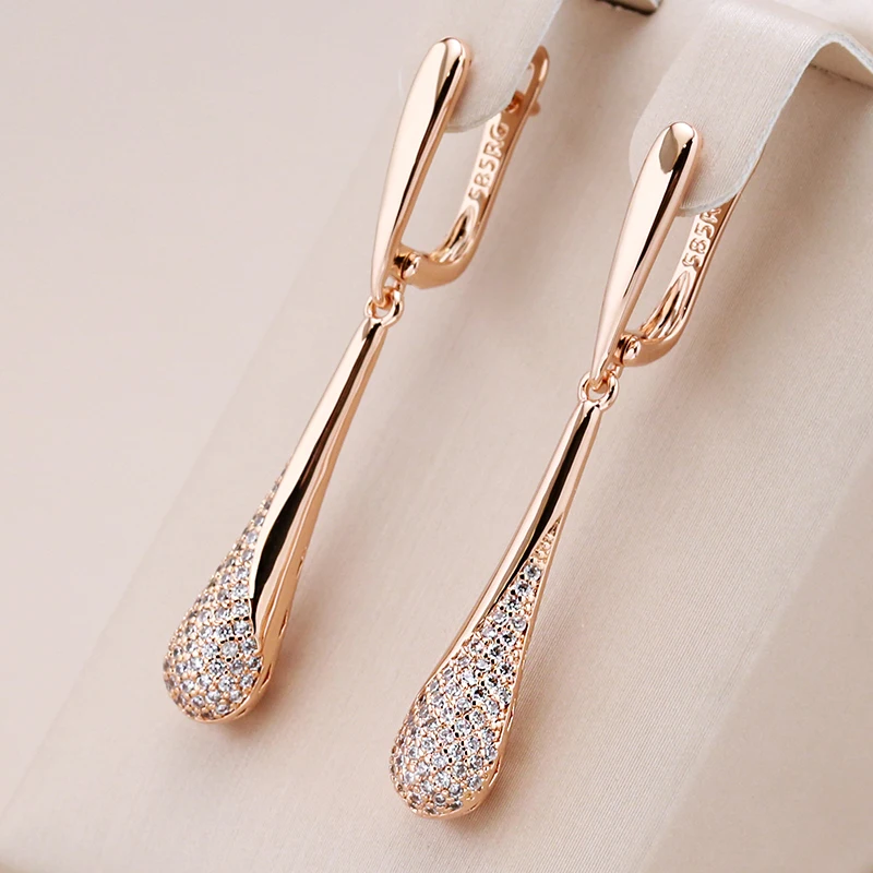 Elegant Bright Dangling Gold Earrings