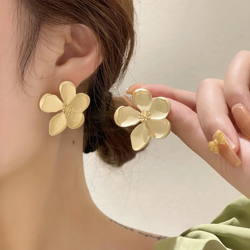 Vintage Golden Flower Earrings