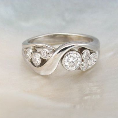 Vintage Spiral Zirconia Silver Ring