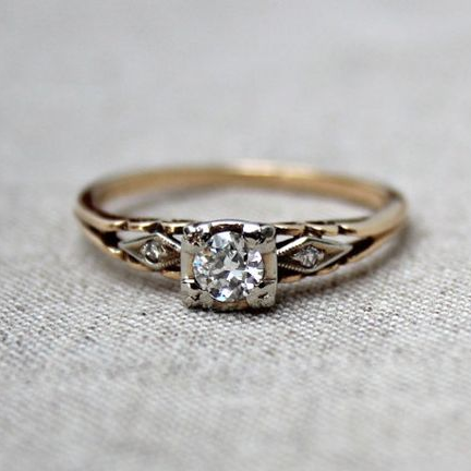 Vintage Ring with Zirconia in Gold