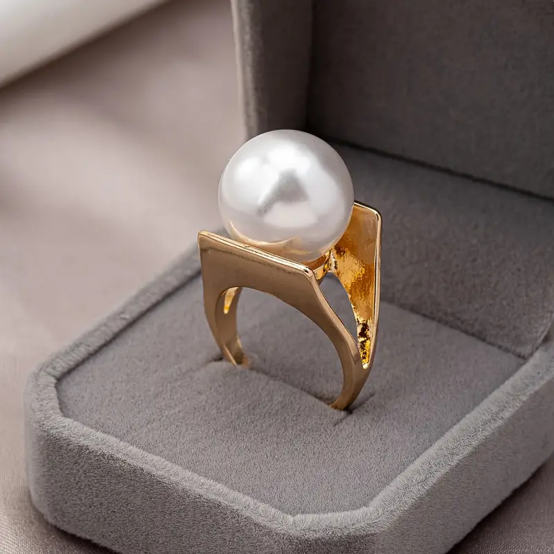 Vintage White Pearl Gold Ring