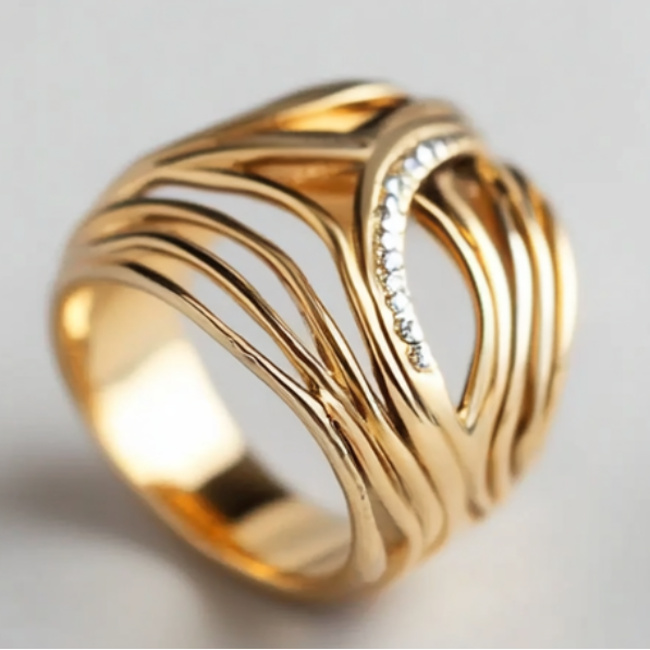 Vintage Gold Wavy Zirconia Hollow Ring