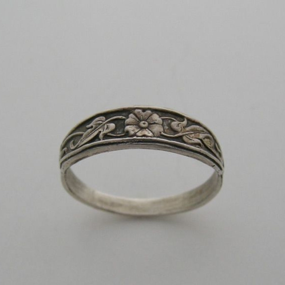 Silvered Flower Trail Ring
