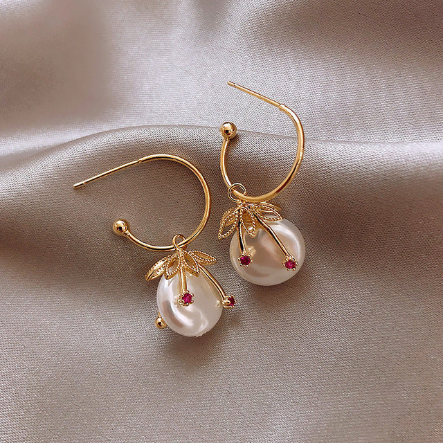Dragonfly Pearl Earrings in Gold