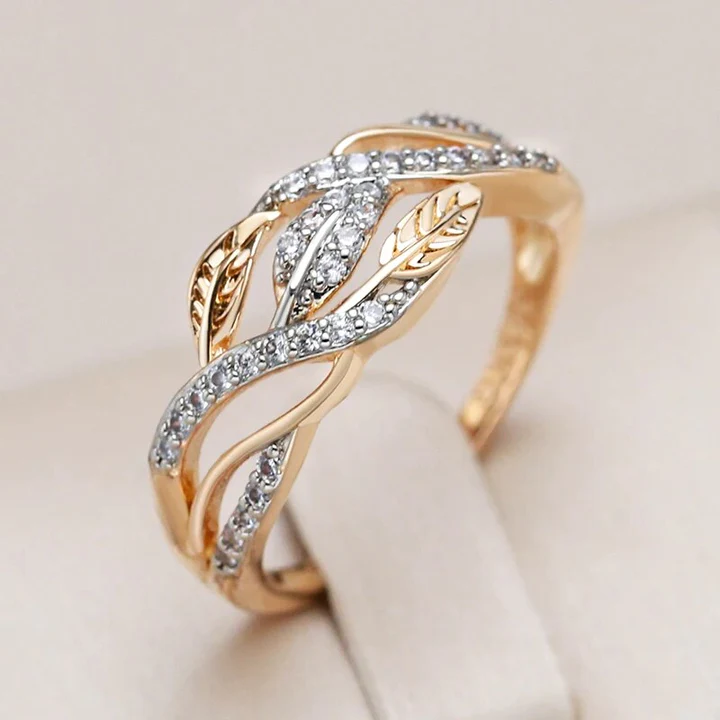 Elegant Bright Leaf Ring