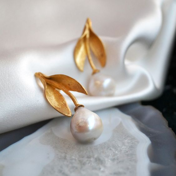 Vintage Golden Leaf Pearl Earrings